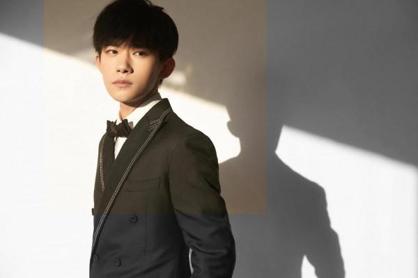 有喜歡易烊千璽的嗎？小小的少年已經成年長大了呢