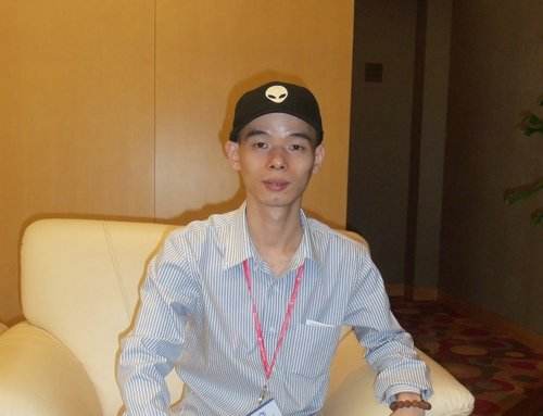 飛行員王偉犧牲後，中國八萬名紅客入侵白宮網站，插上了中國國旗