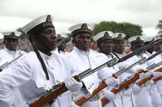 “東非PLA”坦尚尼亞閱兵，中國元素多