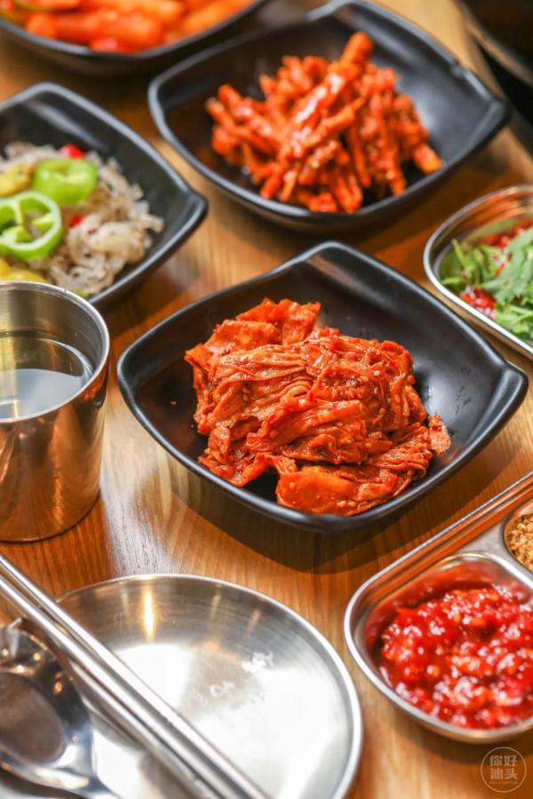 「炭火烤肉」，好吃到翹腳