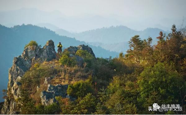 絕美冬景上線！這處色彩繽紛的地質公園，紅楓怪石看不完，每一眼都是驚豔！
