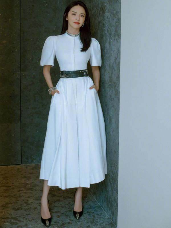 古力娜扎撞衫姚晨，同款白色長裙，風格差距這麼大？