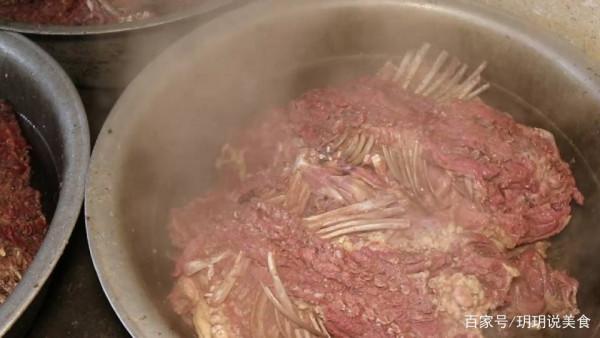 河南四兄弟合夥賣小吃，30年沒分家一天賣40只，過年要賣200只