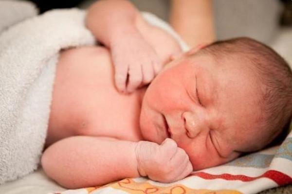 睜眼早的嬰兒比睜眼晚的嬰兒命好?別輕信,主要差別是這兩點 睜眼早的嬰兒比睜眼晚的嬰兒命好?別輕信,主要差別是這兩點