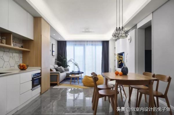 客廳和餐廳相連，沙發和餐桌怎麼搭配才好看？這樣做，越住越順心