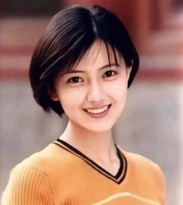 被星探發掘時，袁潔瑩在吵架，王俊凱在廁所，他被追著跑了6條街