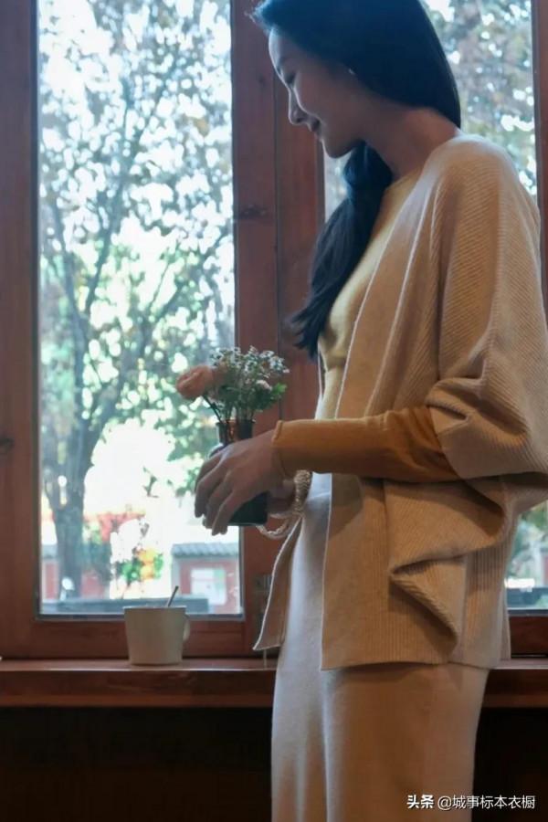 冬天的暖氣房很實用百搭又優雅丨羊絨同色咖色款 冬天的暖氣房很實用百搭又優雅丨羊絨同色咖色款