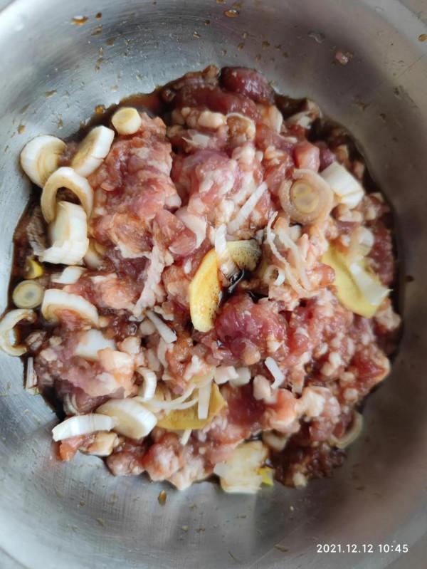 自家做的春餅,酸菜餡的好吃不得了不得了 自家做的春餅,酸菜餡的好吃不得了不得了