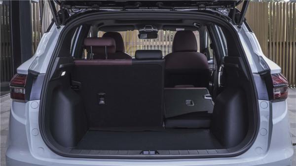 四出排氣+排氣聲浪 頂配不到12萬 全新繽越真帶勁! 四出排氣+排氣聲浪 頂配不到12萬 全新繽越真帶勁!