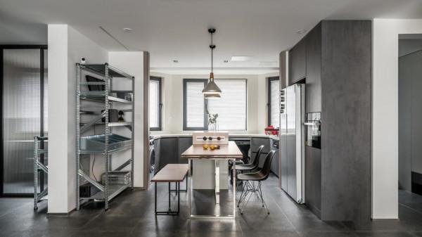 35歲單身漢130㎡的家，全屋水泥漆工業風，不弔頂純粹自然，喜歡