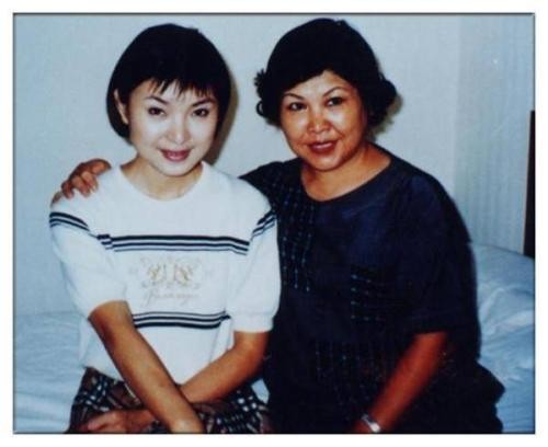 陳紅：當紅時嫁豪門，被負後轉移丈夫12億財產，今和兒子相依為命