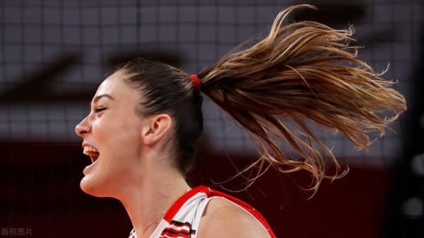 土耳其美女副攻表白C羅:他是運動員的典範,想和他共進晚餐!這讓又是單相思的痴情男杜蘭特情何以堪? 土耳其美女副攻表白C羅:他是運動員的典範,想和他共進晚餐!這讓又是單相思的痴情男杜蘭特情何以堪?