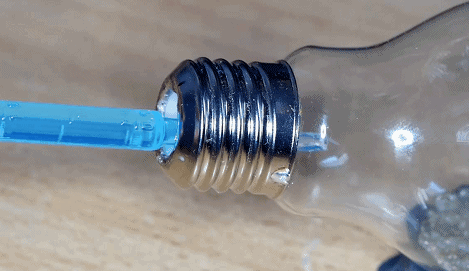 手工DIY丨值得一試的小手工（滴膠燈泡海景）