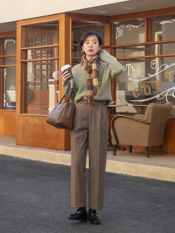 牛仔褲大勢已去,“中縫闊腿褲”才是2022年的流行款,時髦高階 牛仔褲大勢已去,“中縫闊腿褲”才是2022年的流行款,時髦高階