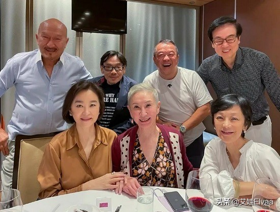 林青霞罕見參加老年人聚會,穿緞面襯衫獨樹一幟,67歲美貌太搶鏡 林青霞罕見參加老年人聚會,穿緞面襯衫獨樹一幟,67歲美貌太搶鏡