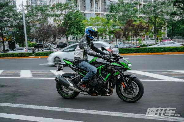 車評:“咻咻”!欲罷不能的機械增壓,體驗川崎Z H2 車評:“咻咻”!欲罷不能的機械增壓,體驗川崎Z H2