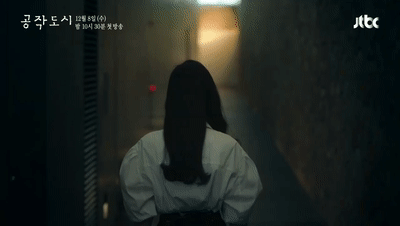 《孔雀都市》：生一胎獎一棟豪宅？豪門裡那些髒事都被她遇上了