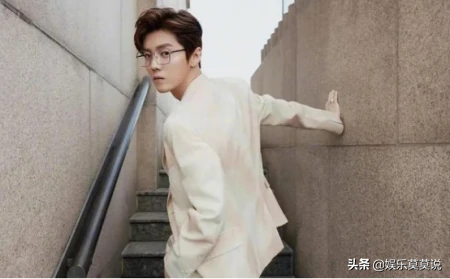 新年剛開始，關曉彤和鹿晗兩人在同一個地方打卡，疑是隔空喊話