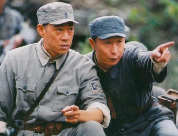 油頭粉面就不要演軍人了!這6位演員告訴你,什麼才叫英姿颯爽 油頭粉面就不要演軍人了!這6位演員告訴你,什麼才叫英姿颯爽