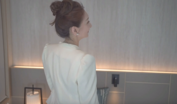 見過64歲的“少女”嗎？這位奶奶做到了極致，時髦優雅一眼驚豔