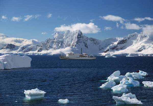南極冰架崩塌,與世隔絕50年的“外星世界”重現,科考船奉命前往 南極冰架崩塌,與世隔絕50年的“外星世界”重現,科考船奉命前往