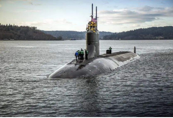 2005年，一艘美國核潛艇正常航行，突然一聲巨響，99人不幸傷亡