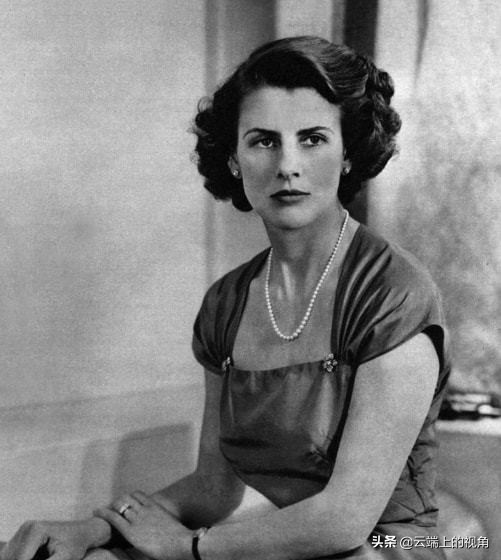 陪伴是最長情的&OpenCurlyDoubleQuote;告白&rdquo;，能24小時陪伴在女王身邊的人所剩無幾了