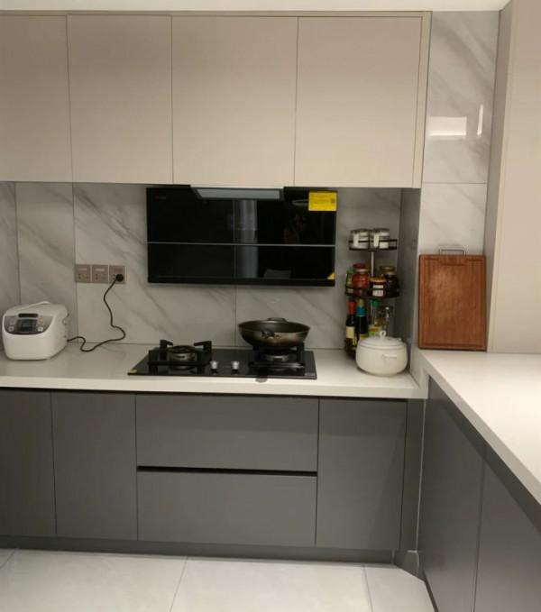 廚房主下水管在牆中間，能移動到牆角嗎？