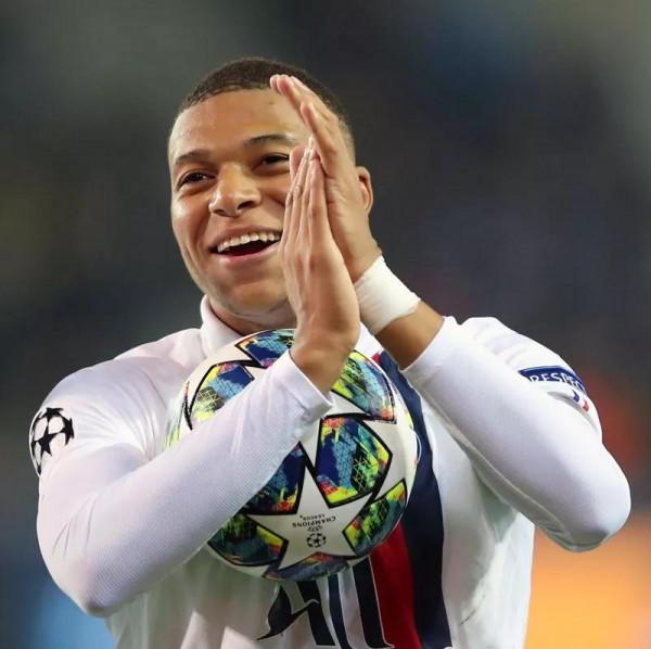 梅羅爭霸數十年餘暉下，誰是世界第三人？