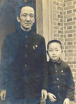 女兒是共產黨間諜,父親是蔣介石的首席秘書,女兒潛伏在爸爸身邊 女兒是共產黨間諜,父親是蔣介石的首席秘書,女兒潛伏在爸爸身邊