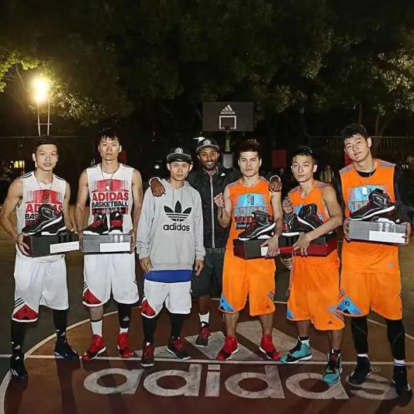 打球怎麼能熟練掌握胯下運球的技巧? 打球怎麼能熟練掌握胯下運球的技巧?