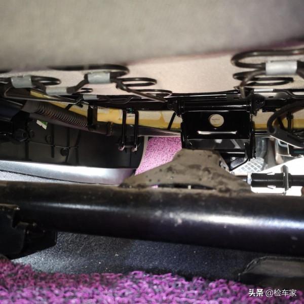 6萬多買輛才開四年的大眾寶來,扒開膠條讓人痛惜,賣家套路深 6萬多買輛才開四年的大眾寶來,扒開膠條讓人痛惜,賣家套路深