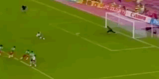 1990年世界盃1/4決賽，萊因克爾臨危救主，非洲雄獅昂首告別