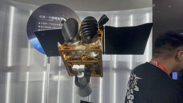 兩位中國年輕科學家，決定去太空挖礦