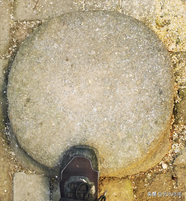 相信嗎？秦嶺北麓還有這麼精緻的老屋，不過不知道它還能保留幾年