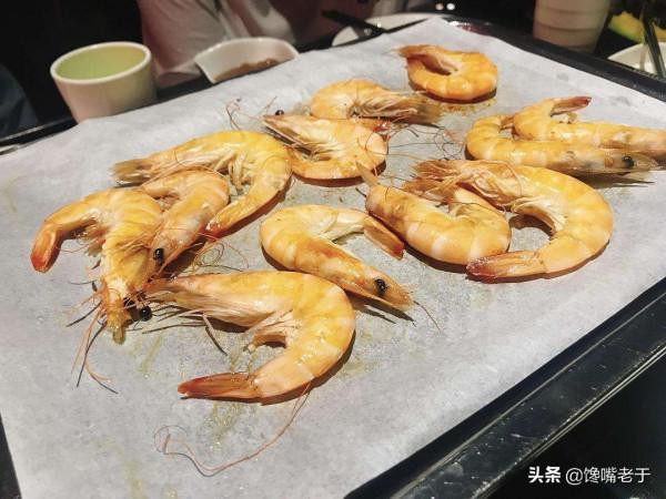 吃自助烤肉：服務員頻繁問你換烤紙不？實際有5種暗示，別不知道