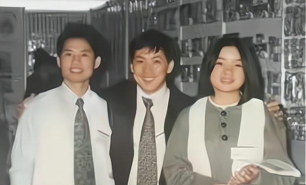 三姐弟靠“不起眼”的小生意發家，賺615億身家，開了8.5萬家店