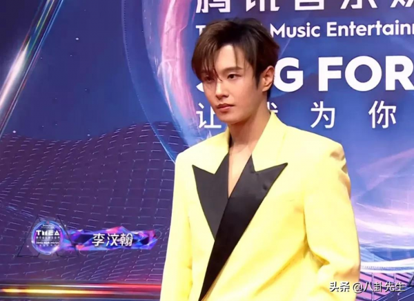 音樂盛典紅毯明星未ps狀態:薛之謙臉圓,鬱可唯卡粉,金子涵發福 音樂盛典紅毯明星未ps狀態:薛之謙臉圓,鬱可唯卡粉,金子涵發福