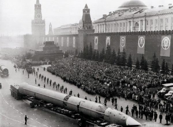 解放軍一個師有多少人?和外軍相比,編制上有何不同? 解放軍一個師有多少人?和外軍相比,編制上有何不同?