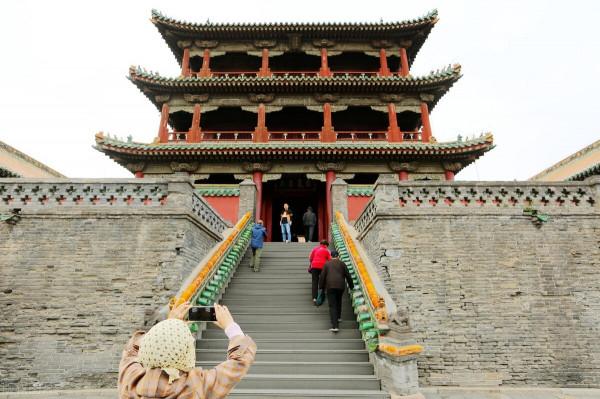 漢字宮智慧教育《字說字寫》之房東II中國人尊東的代表