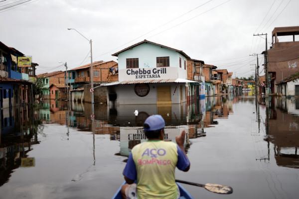 巴西帕拉州暴雨引發洪災 街道變汪洋