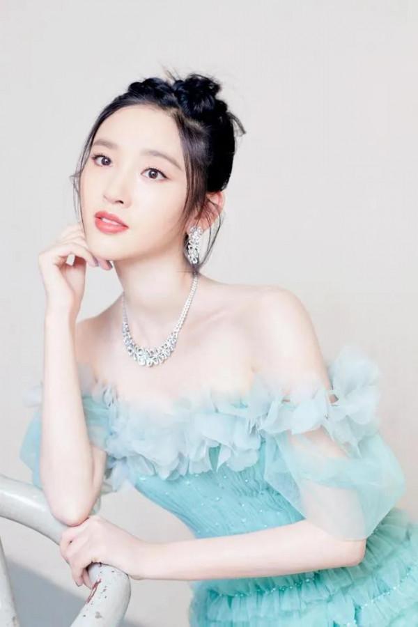 你笑起來真好看,像春天的花一樣:唐藝昕 你笑起來真好看,像春天的花一樣:唐藝昕