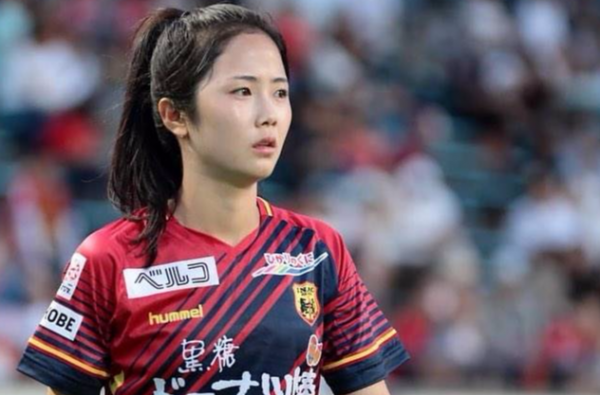 韓國足壇女神官宣結婚!曬出幸福婚紗照,和男友甜蜜對視 韓國足壇女神官宣結婚!曬出幸福婚紗照,和男友甜蜜對視