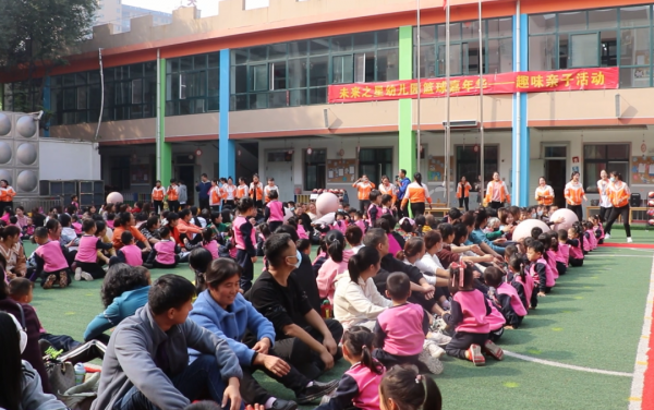 明港未來之星幼兒園舉行籃球嘉年華趣味親子活動