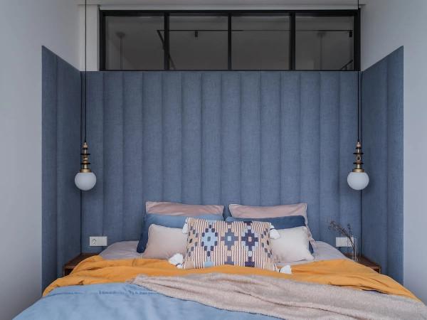 一個看著舒服的房子，靠得絕對不是豪裝，他家因藍色而在網上走紅