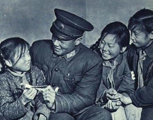 60年代“懸案”：女會計攜全廠工資消失，21年後在水泥地裡發現