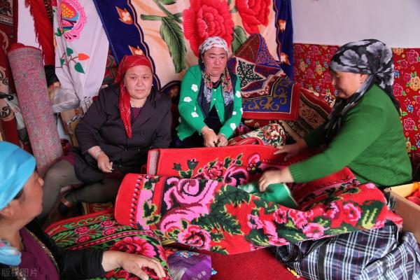 淺論哈薩克族婚禮中的消費文化觀