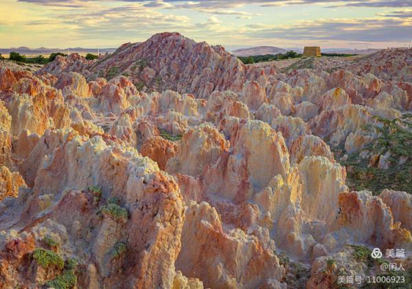 新疆有個五彩灘