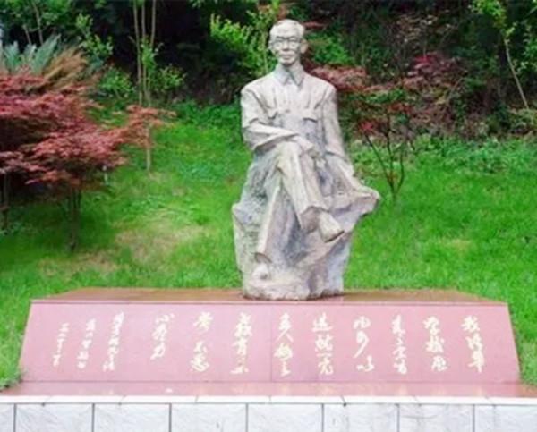 1986年,一位盲人來到上海外事辦:請把我送上英女王的遊輪 1986年,一位盲人來到上海外事辦:請把我送上英女王的遊輪