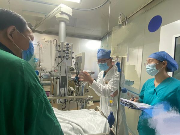 新春走軍營｜為人民守歲，軍醫堅守ICU24小時